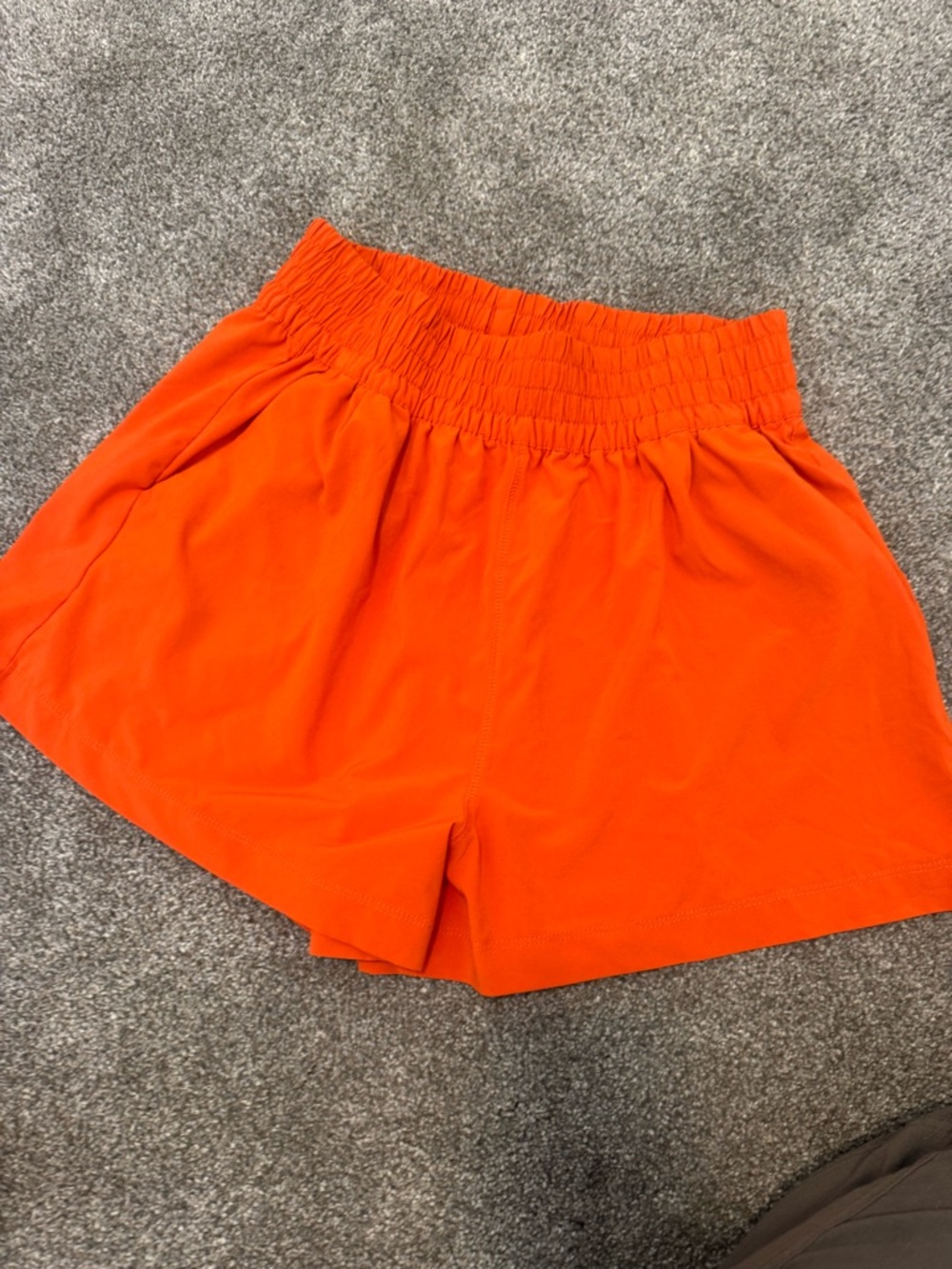 Vuori Women's Vibrant Orange “bright poppy” Shorts Villa Collection size S